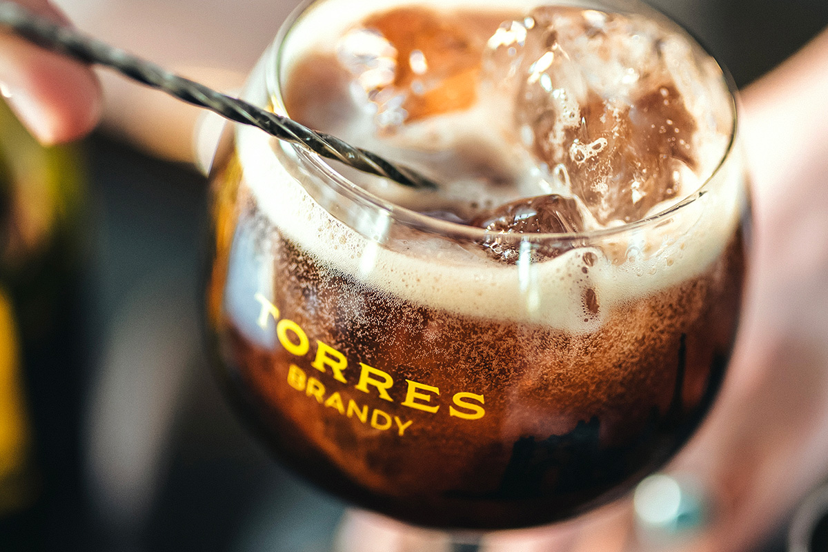 TORRES BRANDYTorres 10 + Cola POS - Gillet Creative